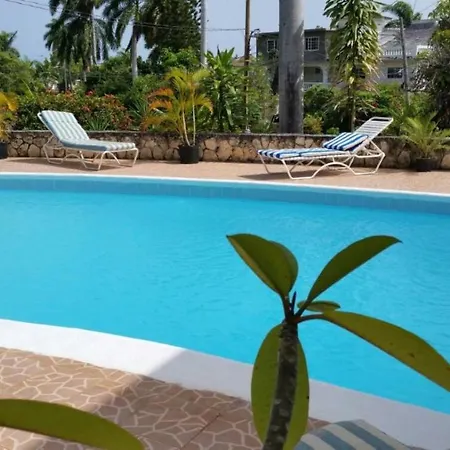 Villa Montego 2nd floor apt