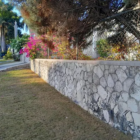Villa Montego 2nd floor apt