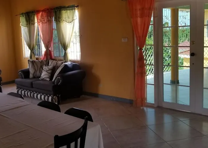 Pensión Chaudhry House Montego Bays- 2nd Floor Montego Bay