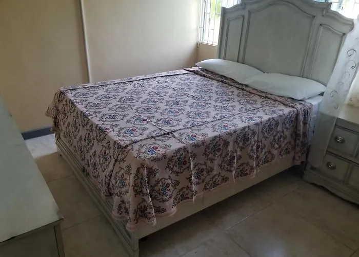 Chaudhry House Montego Bays- 2nd Floor Pensión Montego Bay