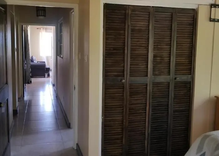 Chaudhry House Montego Bays- 2nd Floor Pensión Montego Bay