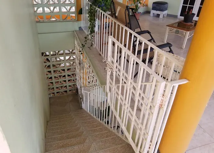 Pensión Chaudhry House Montego Bays- 2nd Floor 4*