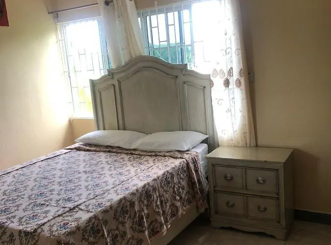 Chaudhry House Montego Bays- 2nd Floor Pensión Montego Bay
