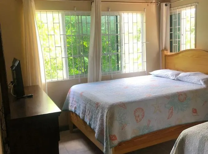 Chaudhry House Montego Bays- 2nd Floor 4* Montego Bay