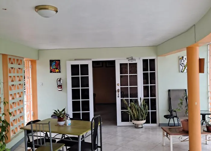 Pensión Chaudhry House Montego Bays- 2nd Floor Montego Bay
