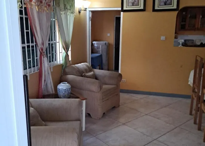 Pensión Chaudhry House Montego Bays- 2nd Floor Montego Bay