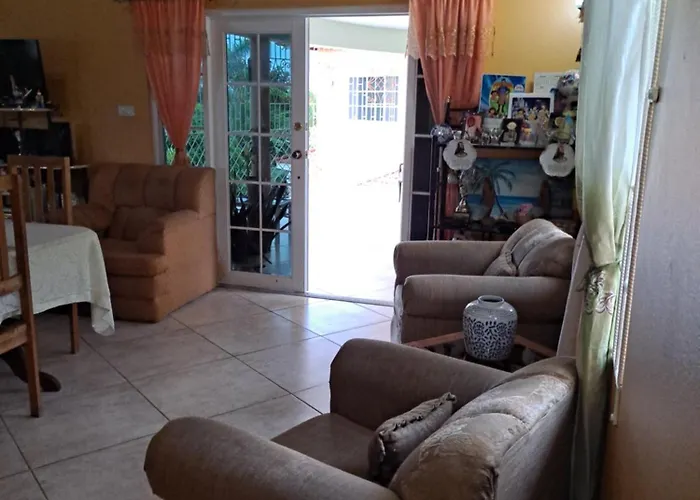 Chaudhry House Montego Bays- 2nd Floor Pensión