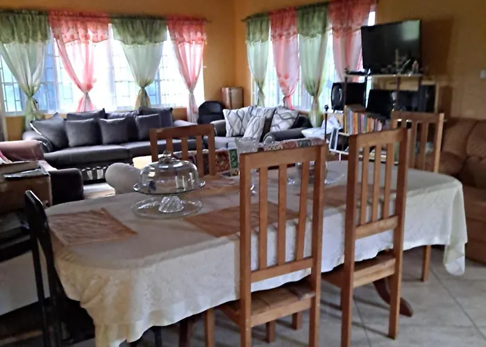 Pensión Chaudhry House Montego Bays- 2nd Floor 4*