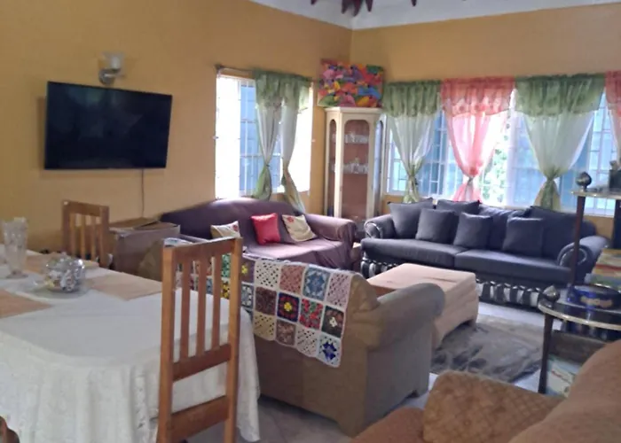 Chaudhry House Montego Bays- 2nd Floor Pensión