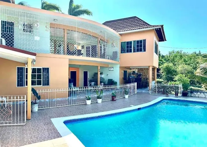 Pensión Chaudhry House Montego Bays- 2nd Floor Montego Bay