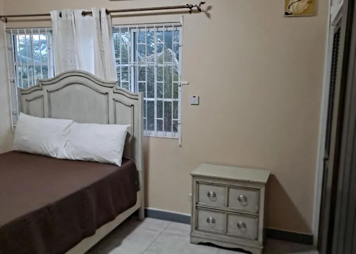 Pensión Chaudhry House Montego Bays- 2nd Floor Montego Bay